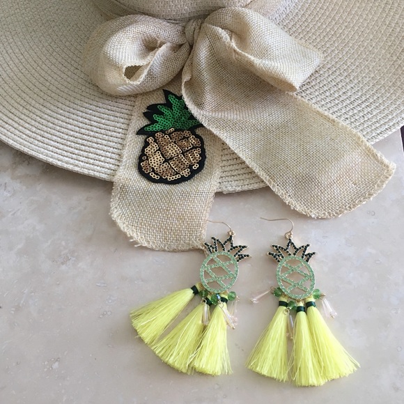 MischkaPu Jewelry - Pineapple 🍍 Glass Crystal Earrings/Tassel